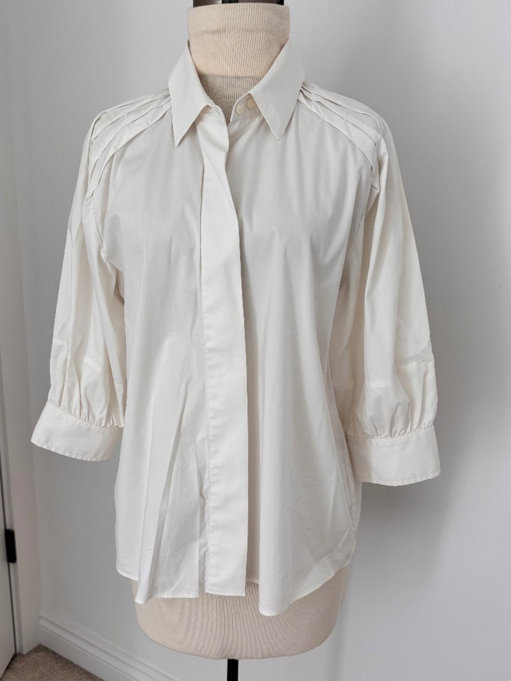 Vintage Paperwhite poet style blouse button front, pleats